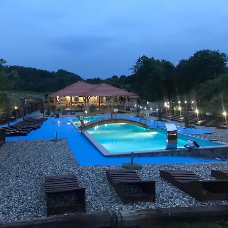 Etno Selo Trbovic מלון 4*