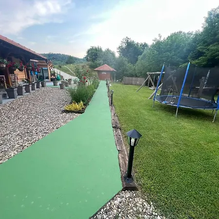 Etno Selo Trbovic מלון