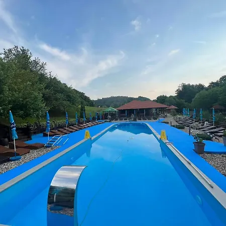 Etno Selo Trbovic מלון