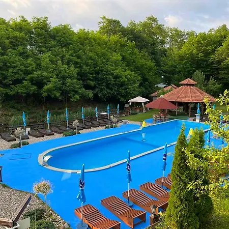 Etno Selo Trbovic מלון