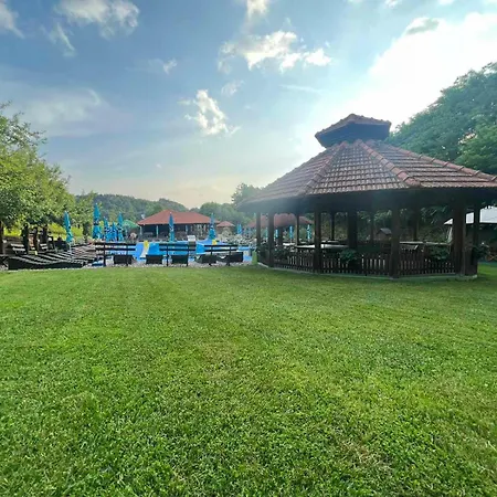 מלון Etno Selo Trbovic 4*