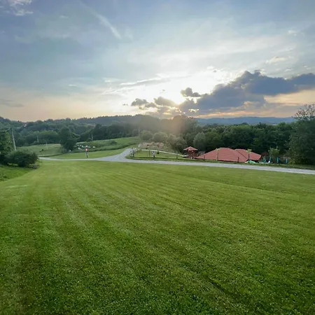 Etno Selo Trbovic מלון גורני מילנובץ