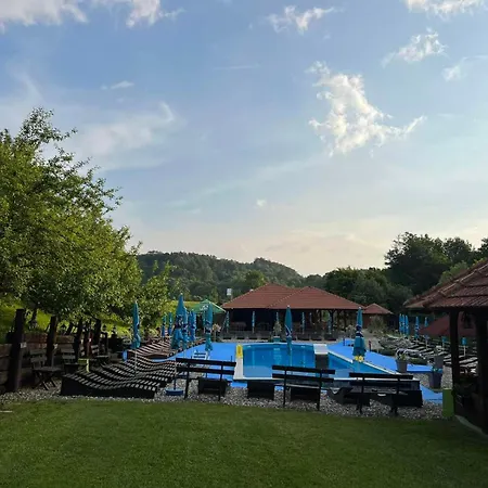 Etno Selo Trbovic 4* גורני מילנובץ