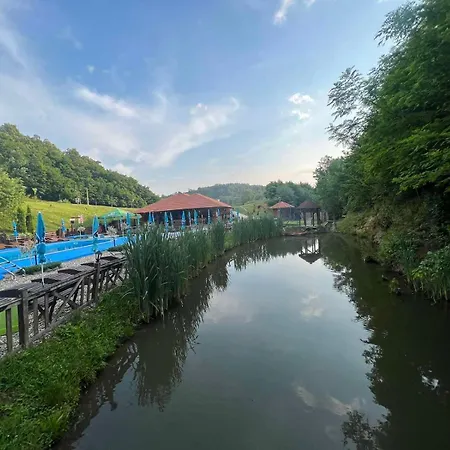 Etno Selo Trbovic מלון 4*