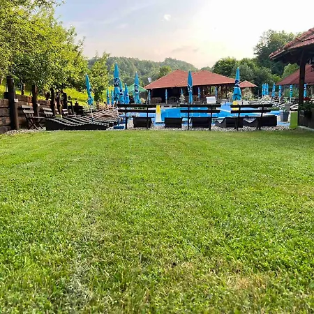 Etno Selo Trbovic מלון גורני מילנובץ