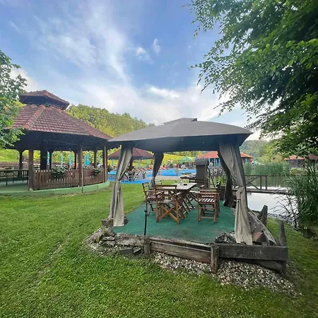 Etno Selo Trbovic 4* גורני מילנובץ