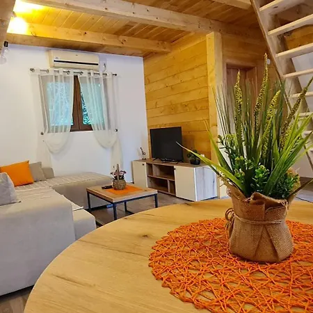 Etno Selo Trbovic מלון 4*